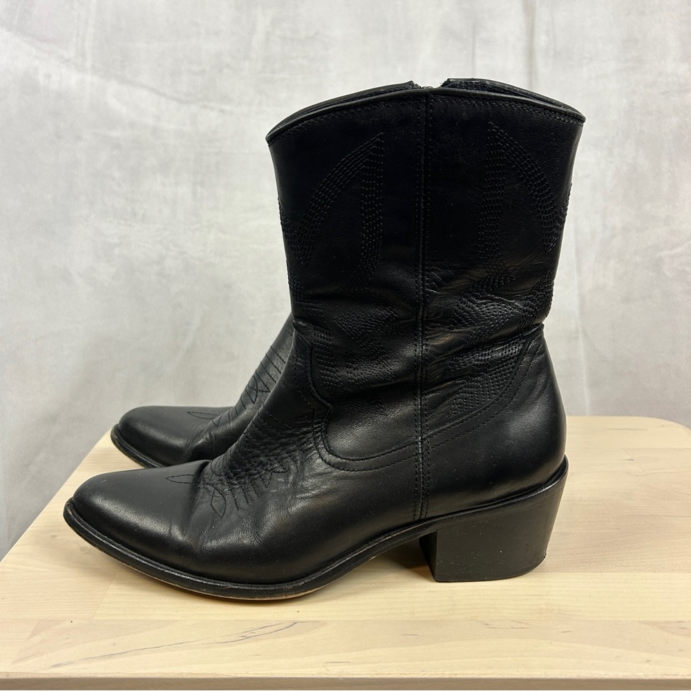 URBAN OUTFITTERS Leather Cowboy Boots Black Women's 7/38 Western Coastal Cowgirl